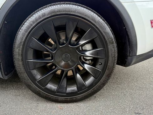 Used 2023 Tesla Model Y Long Range image 12