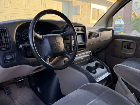 Used 2002 Chevrolet Express 1500 LT RWD image 9
