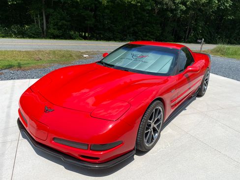 Used 2004 Chevrolet Corvette Z06 w/ Memory Package RWD image 1