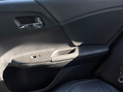 Used 2016 Honda Accord EX-L image 19