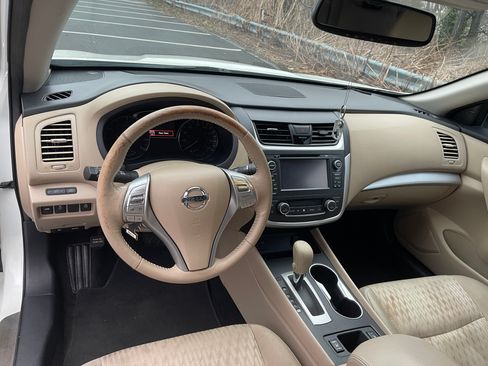 Used 2016 Nissan Altima 2.5 SV w/ Convenience Package image 2