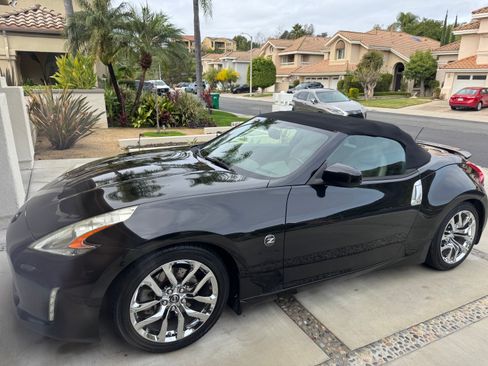 Used 2017 Nissan 370Z Touring image 5