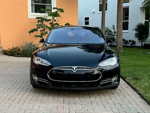 Used 2015 Tesla Model S 85D image 1