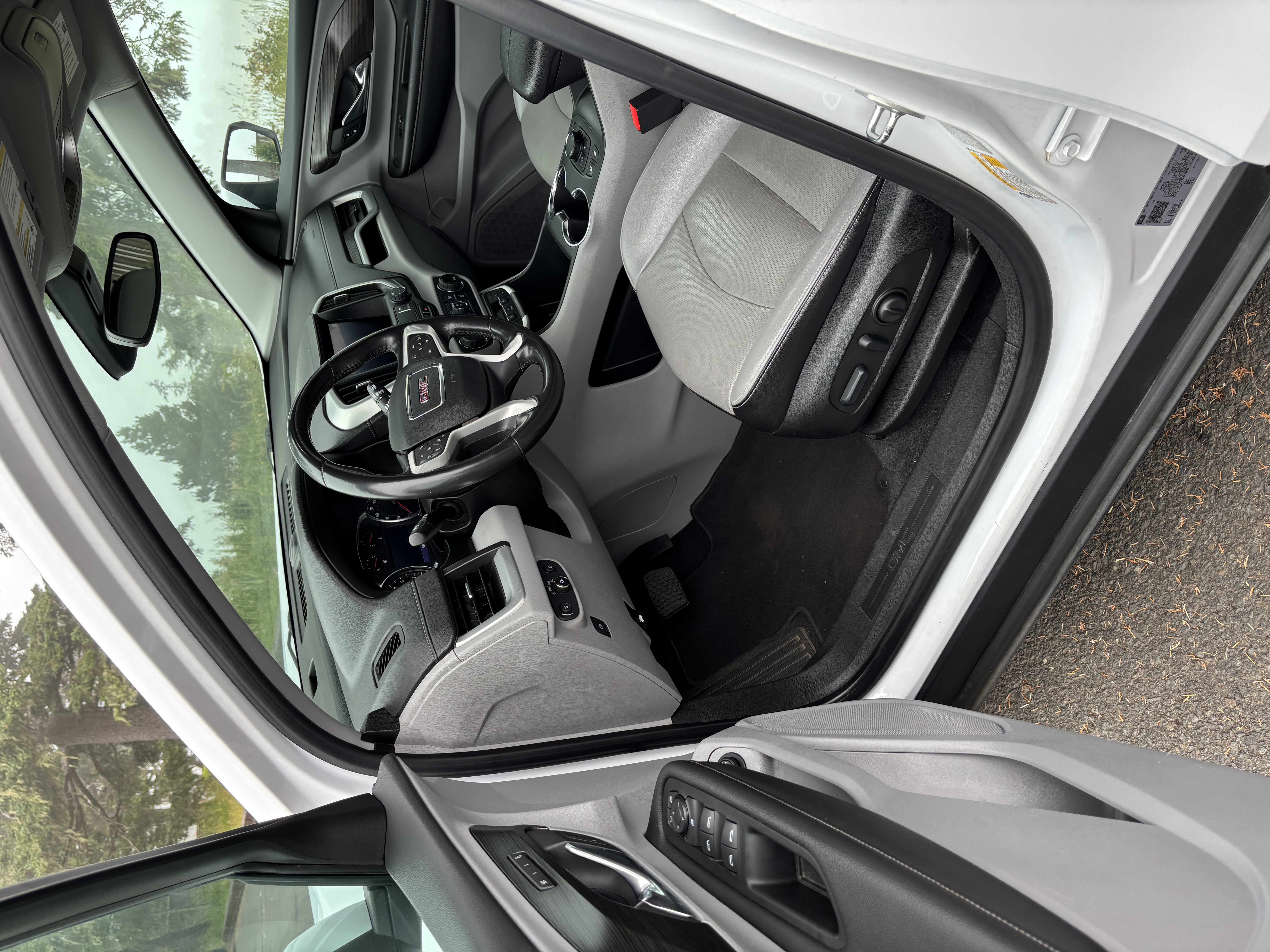 Used 2022 GMC Terrain SLT AWD/4WD image 13
