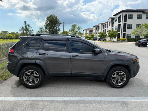 Used 2019 Jeep Cherokee Trailhawk image 1