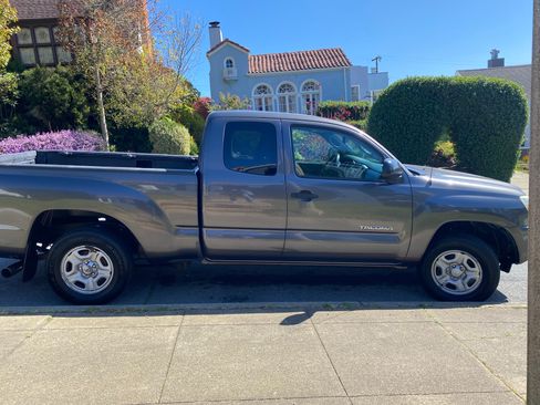 Used 2012 Toyota Tacoma 2WD Access Cab w/ SR5 Pkg image 1