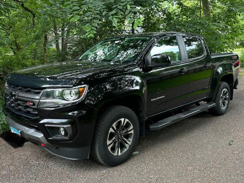 Used 2021 Chevrolet Colorado Z71 w/ Safety Package AWD/4WD image 1