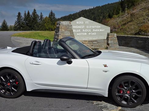 Used 2020 FIAT 124 Spider Abarth image 1