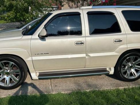 Used 2004 Cadillac Escalade AWD image 6