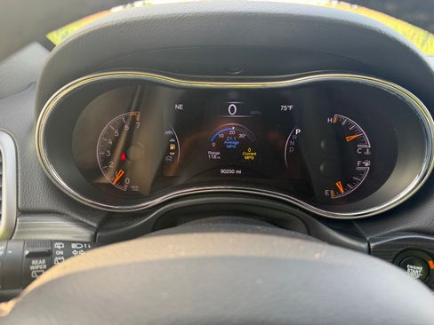 Used 2019 Jeep Grand Cherokee Limited w/ Luxury Group II AWD/4WD image 11