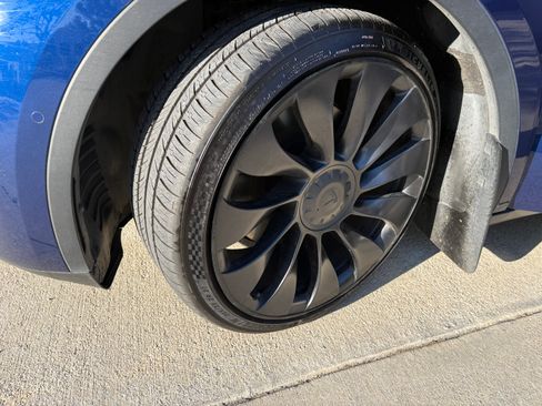 Used 2022 Tesla Model Y Performance AWD/4WD image 10