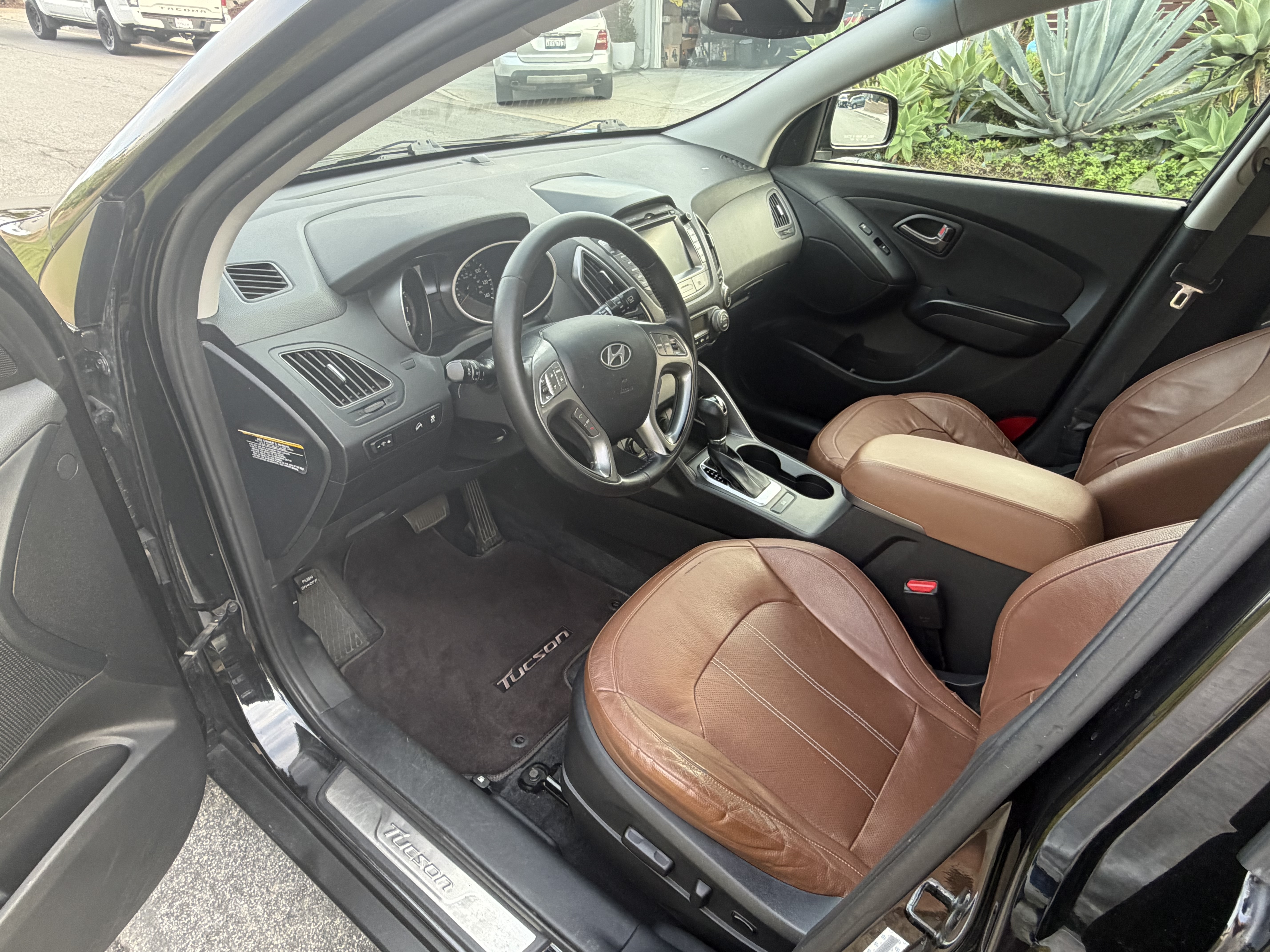 Used 2015 Hyundai Tucson Limited w/ Option Group 03 FWD image 12
