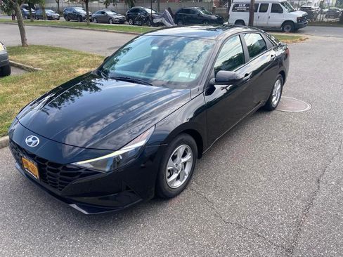 Used 2023 Hyundai Elantra SE w/ Preferred Accessory Package image 21