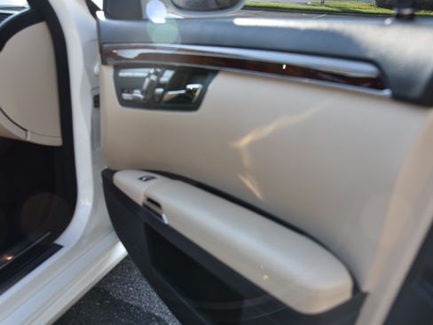 Used 2009 Mercedes-Benz S 550 4MATIC image 18