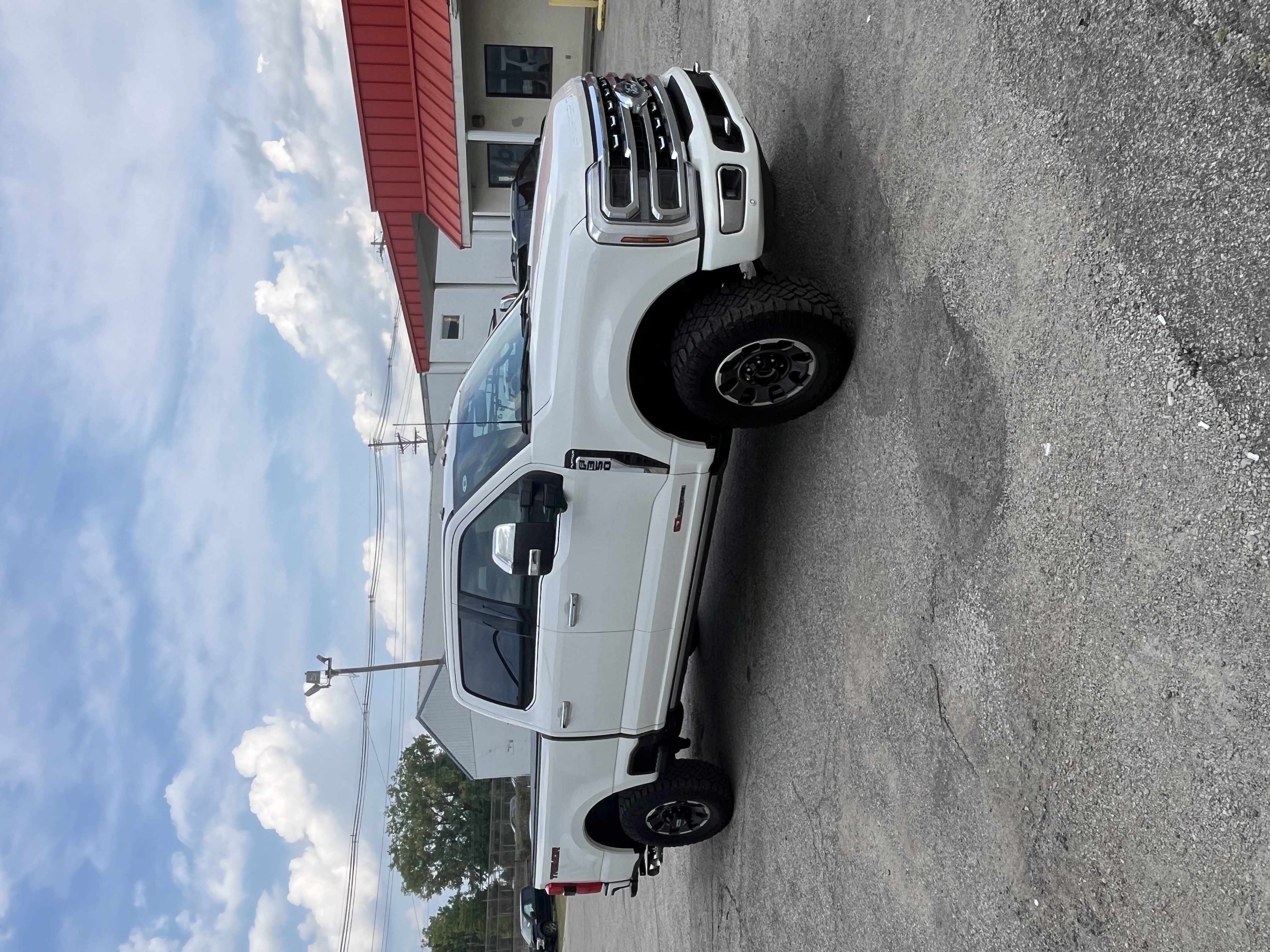 Used 2024 Ford F350 Platinum w/ Tremor Off-Road Package AWD/4WD image 5