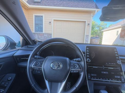 Used 2019 Toyota Avalon XSE w/ All Weather Liner Package FWD image 16