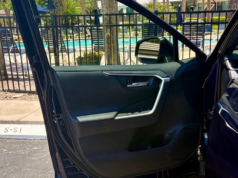 Used 2019 Toyota RAV4 XSE image 6