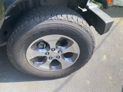 Used 2016 Jeep Wrangler Sahara w/ Dual Top Group image 17