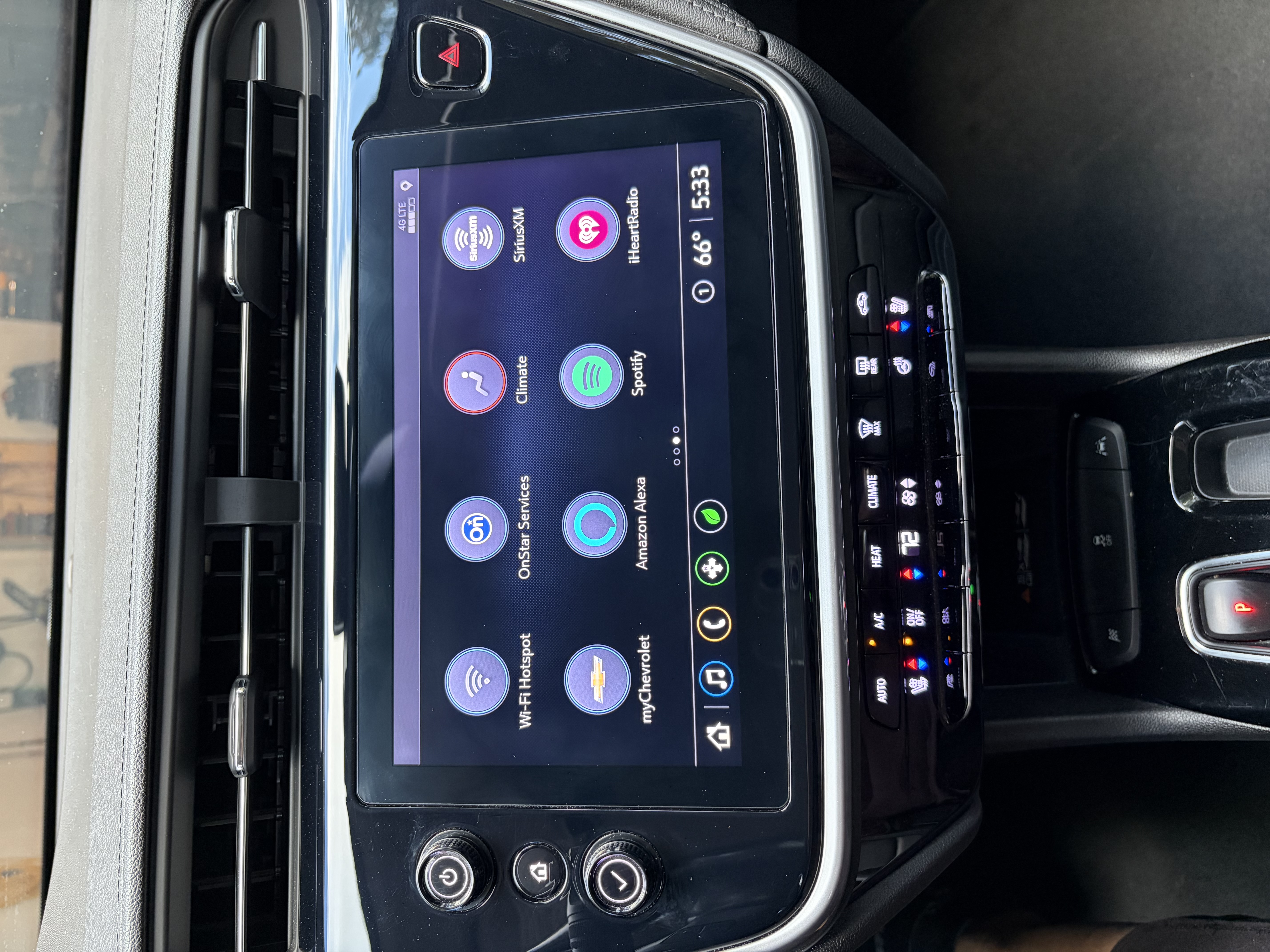 Used 2022 Chevrolet Bolt EUV LT w/ Convenience Package FWD image 15