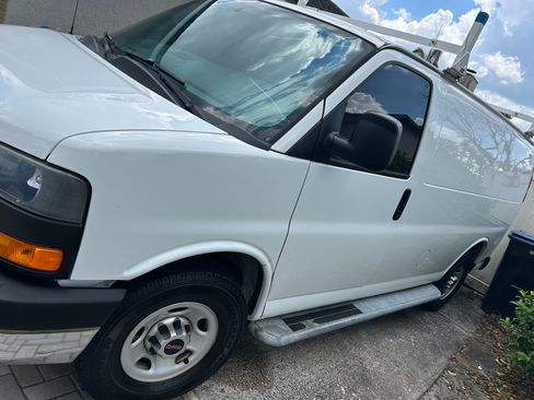 Used 2015 GMC Savana 2500 image 9