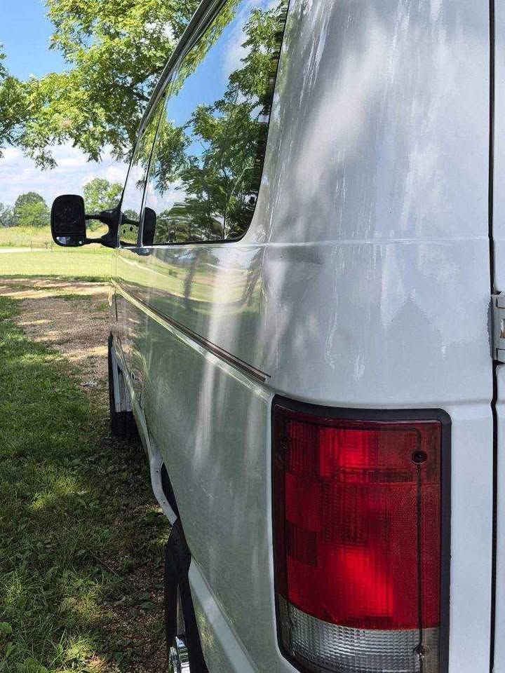 Used 2000 Ford E-350 and Econoline 350 Wagon RWD image 21