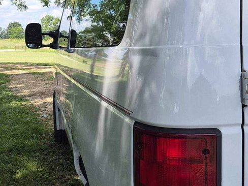 Used 2000 Ford E-350 and Econoline 350 Wagon RWD image 21