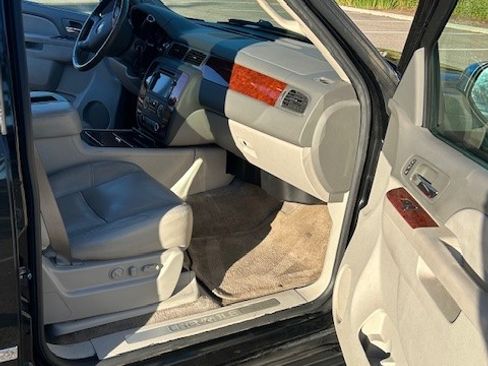 Used 2010 Chevrolet Tahoe LTZ image 16