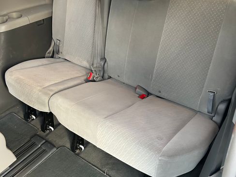 Used 2018 Toyota Sienna LE FWD image 27