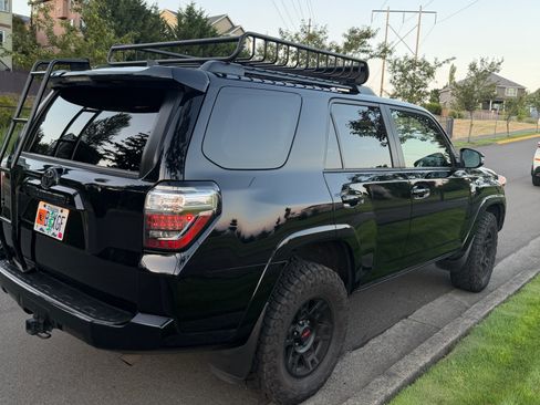 Used 2021 Toyota 4Runner Venture w/ Moonroof Package AWD/4WD image 9