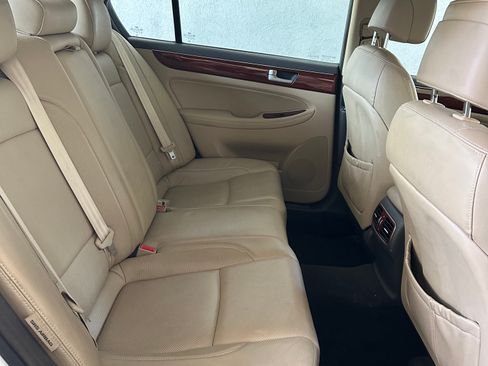 Used 2012 Hyundai Genesis 3.8 RWD image 10