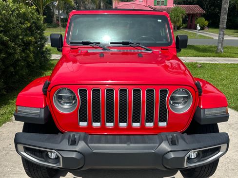 Used 2019 Jeep Wrangler Unlimited Sahara AWD/4WD image 4