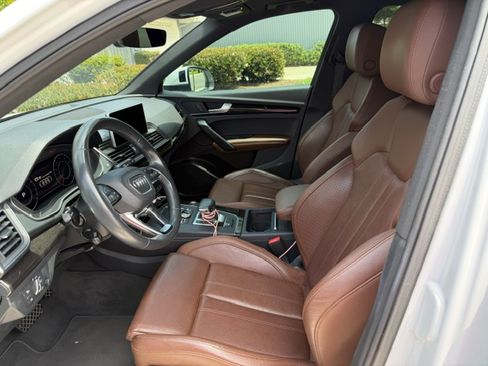 Used 2019 Audi Q5 2.0T Premium Plus w/ Premium Plus Package AWD/4WD image 6