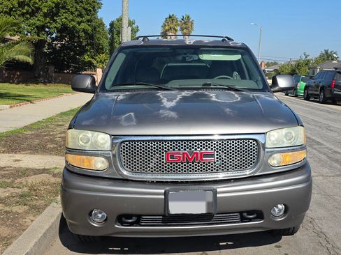Used 2005 GMC Yukon XL Denali image 2