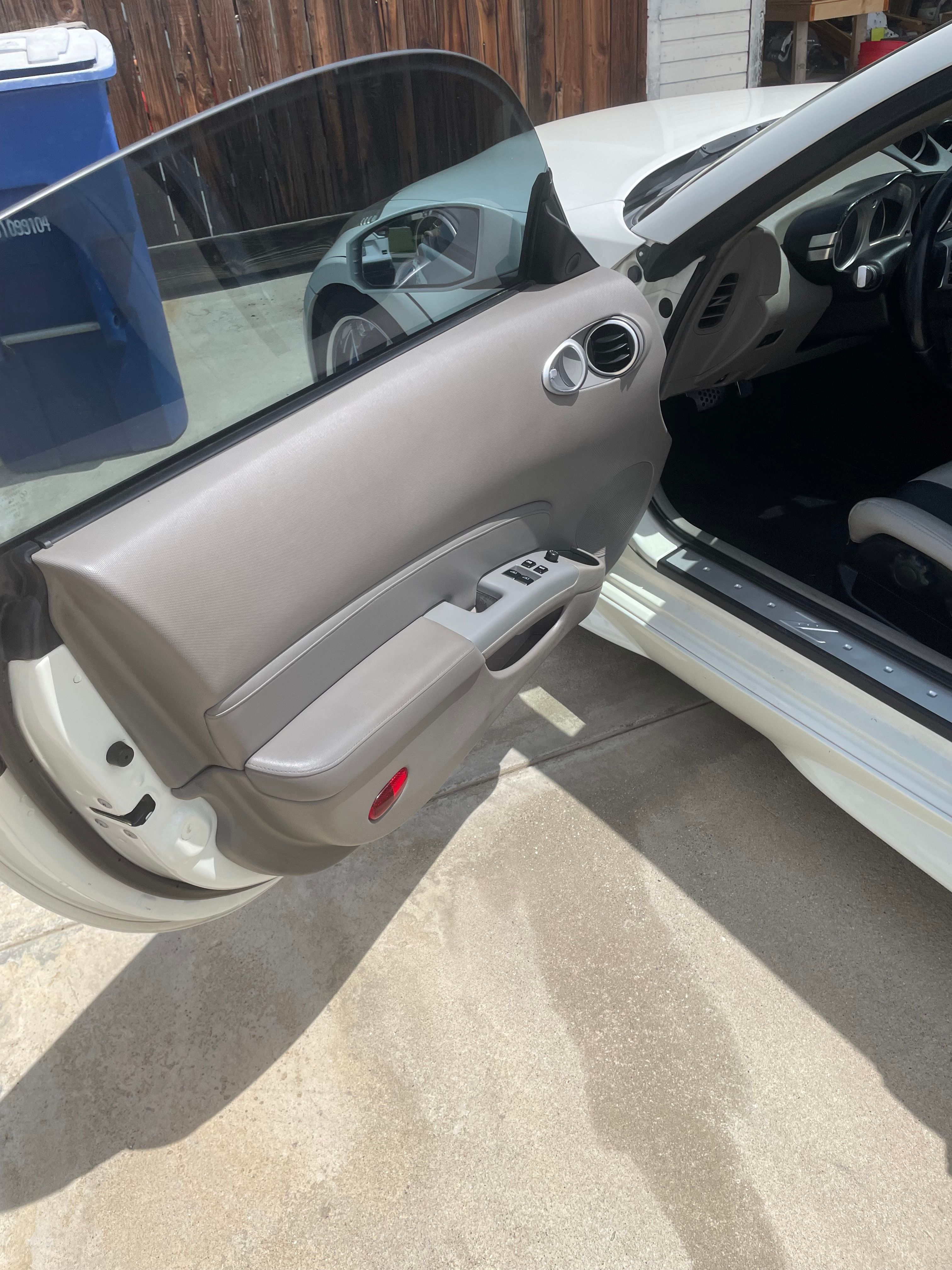 Used 2006 Nissan 350Z Touring w/ (N93) Cargo Convenience Pkg RWD image 16