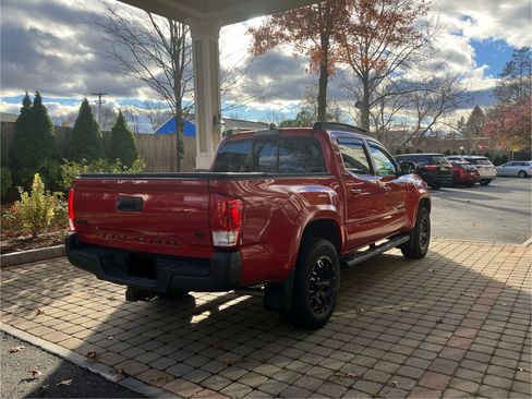 Used 2016 Toyota Tacoma SR5 w/ SR5 Appearance Package (SN) image 4