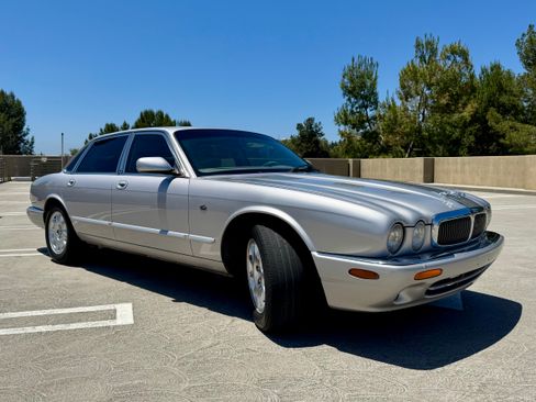 Used 2002 Jaguar XJ8 RWD image 5