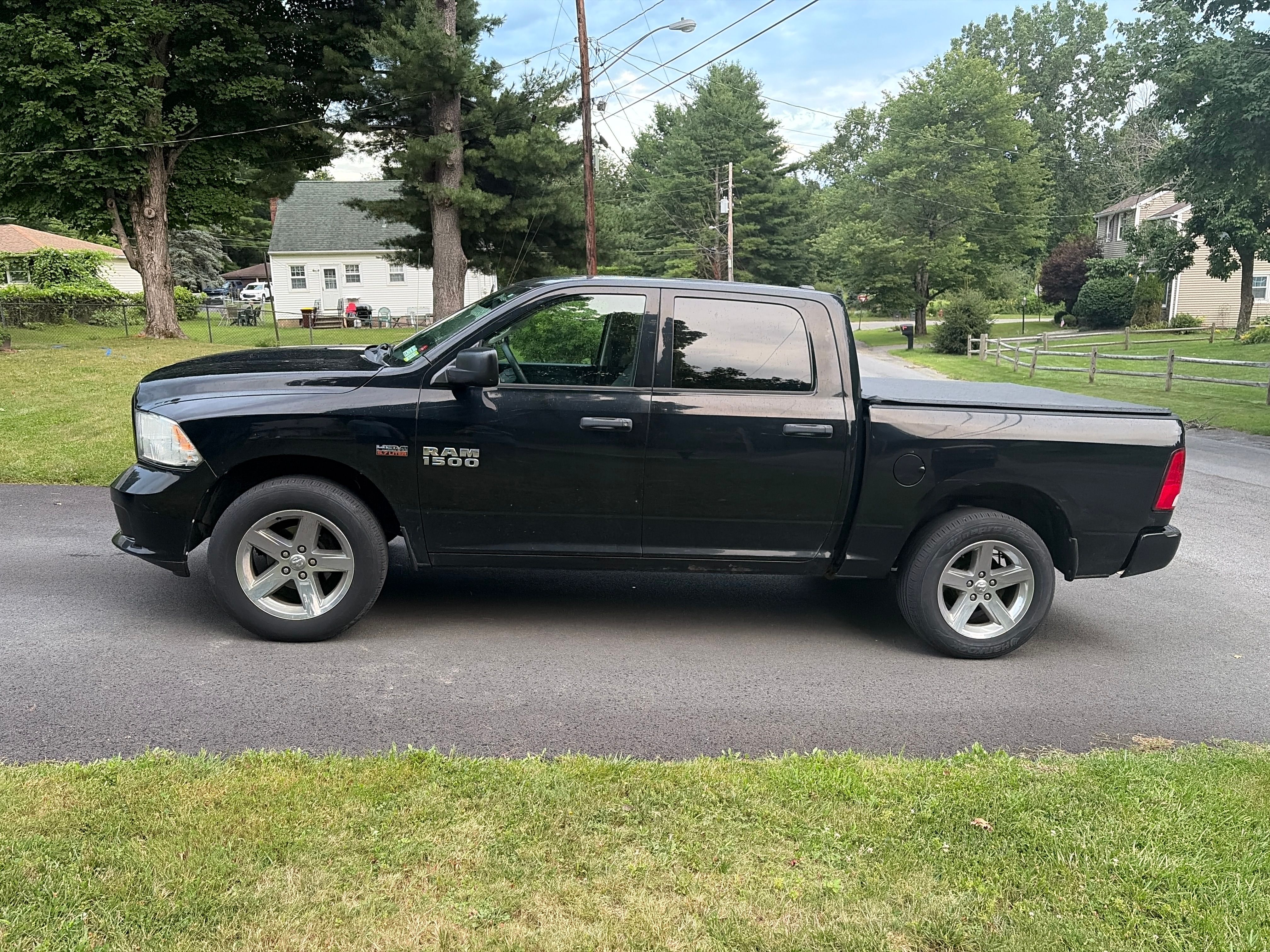 Used 2015 RAM 1500 Express AWD/4WD image 2