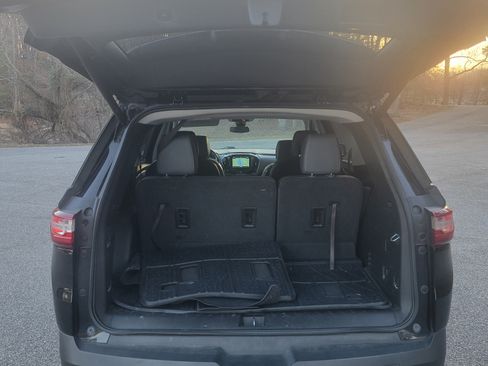 Used 2018 Chevrolet Traverse LT image 18