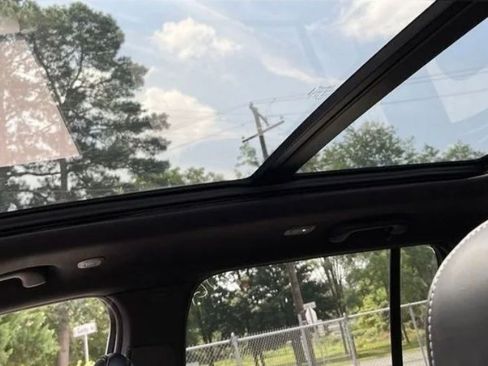 Used 2023 Jeep Grand Cherokee Overland image 8