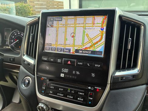 Used 2016 Toyota Land Cruiser image 12