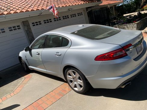 Used 2010 Jaguar XF Luxury image 4
