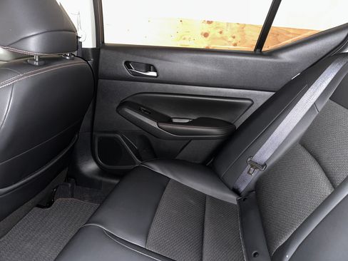 Used 2022 Nissan Altima 2.5 SR image 12