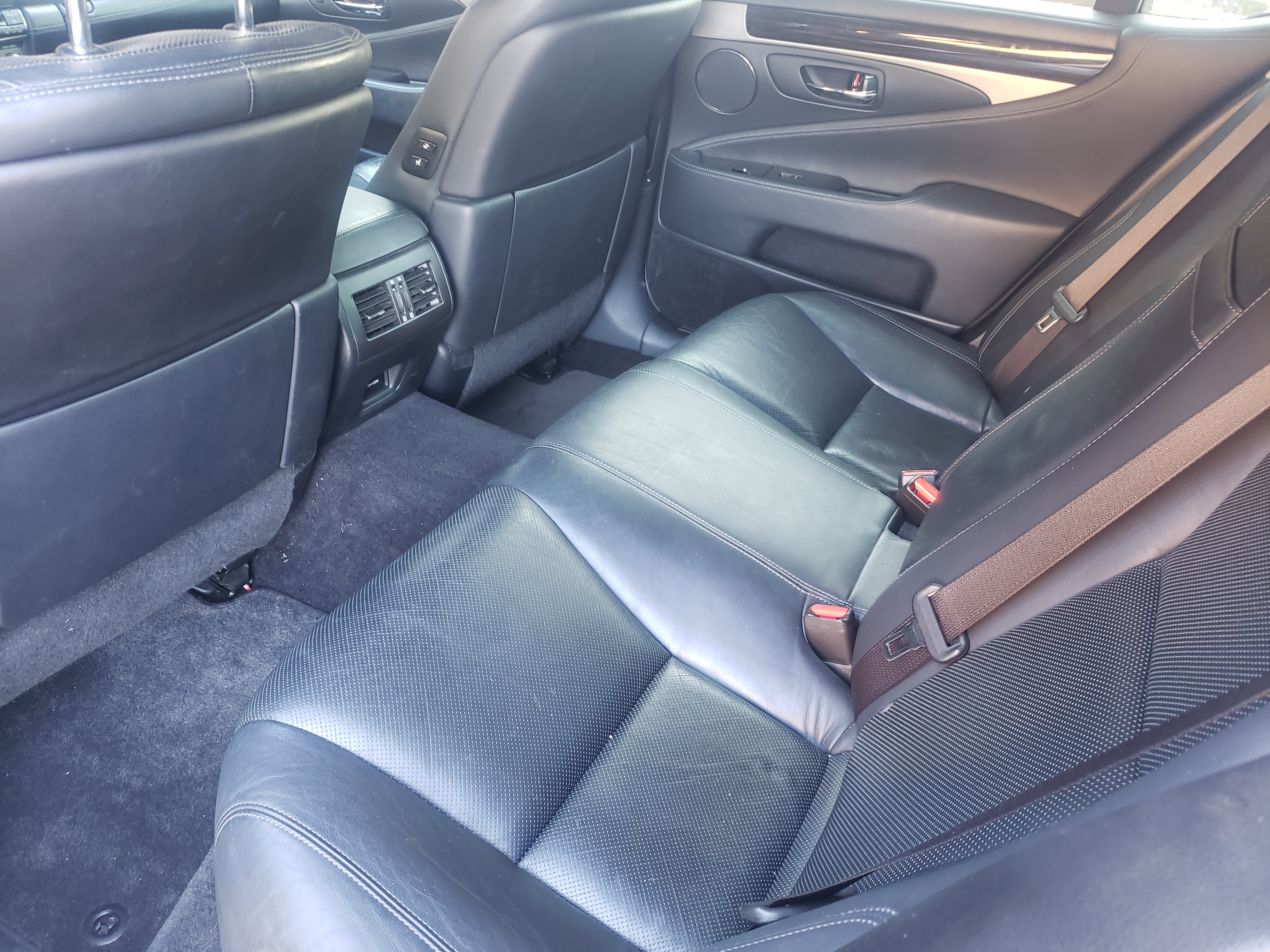 Used 2013 Lexus LS 460 RWD image 25