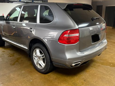 Used 2010 Porsche Cayenne image 5