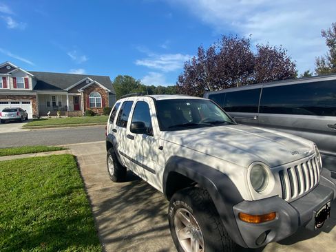 Used 2003 Jeep Liberty Sport image 16