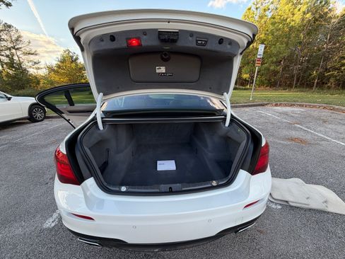 Used 2014 BMW 750i image 12