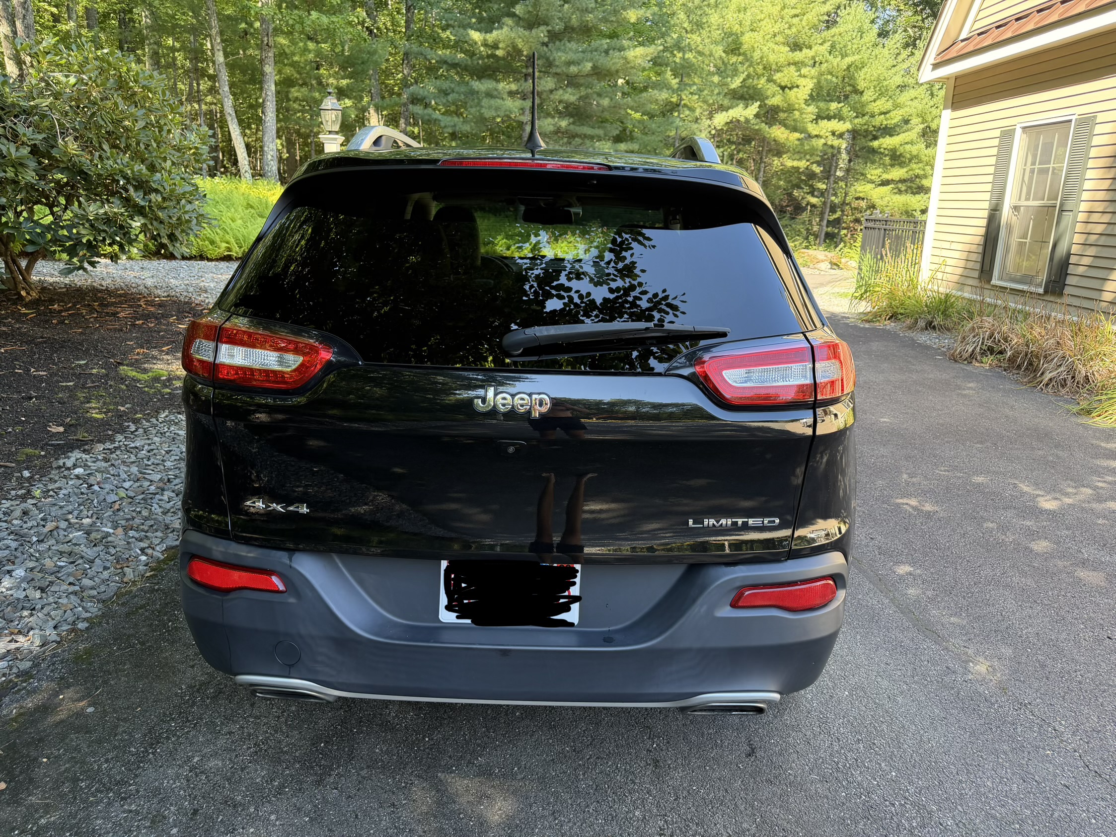 Used 2017 Jeep Cherokee Limited AWD/4WD image 5
