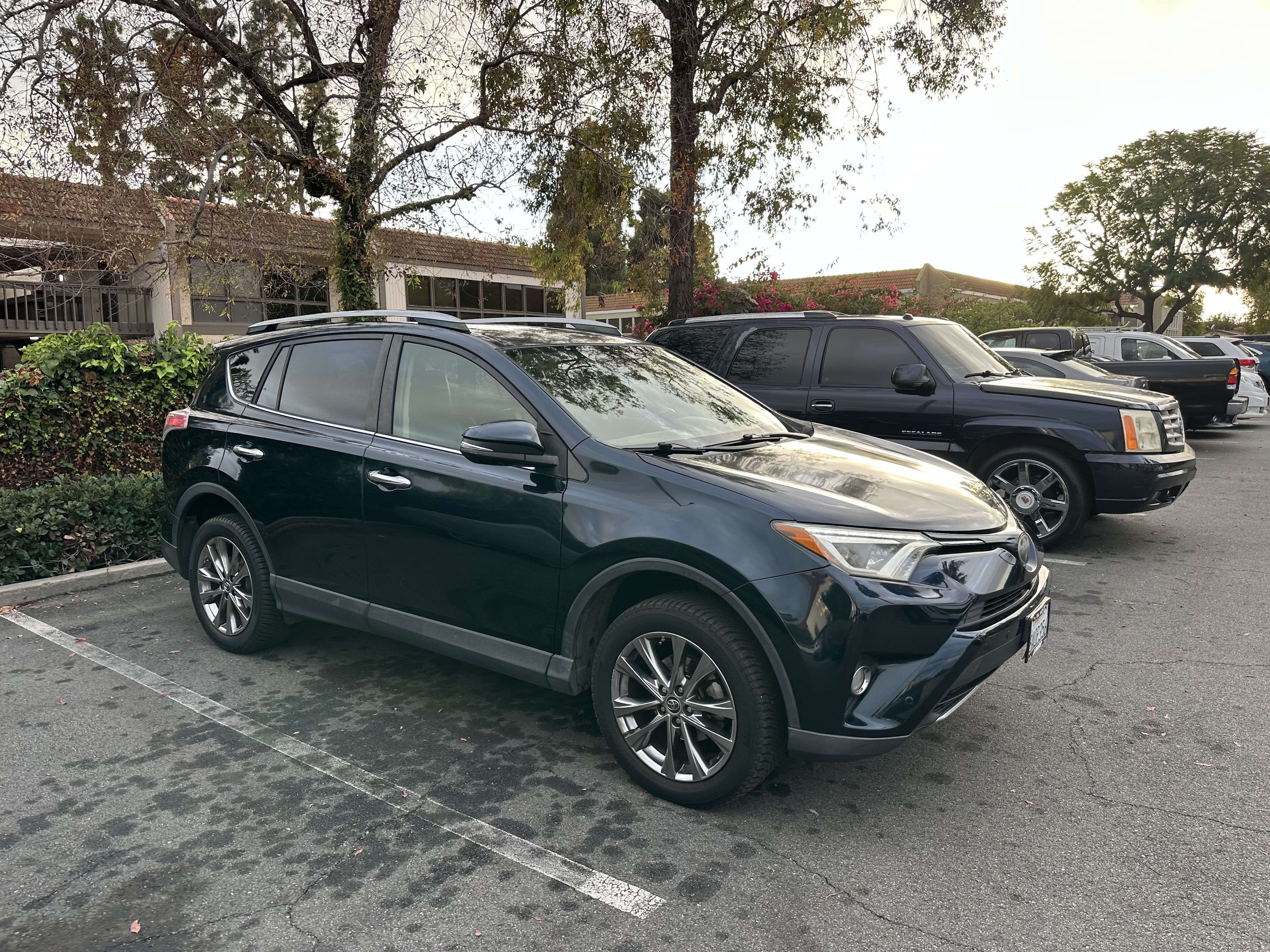 Used 2018 Toyota RAV4 Limited w/ Advanced Technology Package FWD image 2