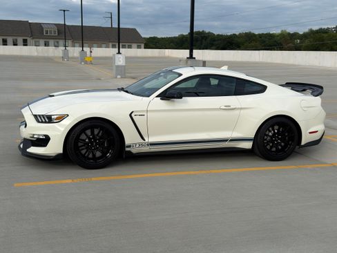 Used 2020 Ford Mustang Shelby GT350 w/ Technology Package RWD image 2
