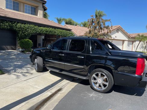 Used 2013 Cadillac Escalade EXT Luxury image 4